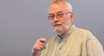 Inventor of the First Laptop Computer Passes Away at Age 69