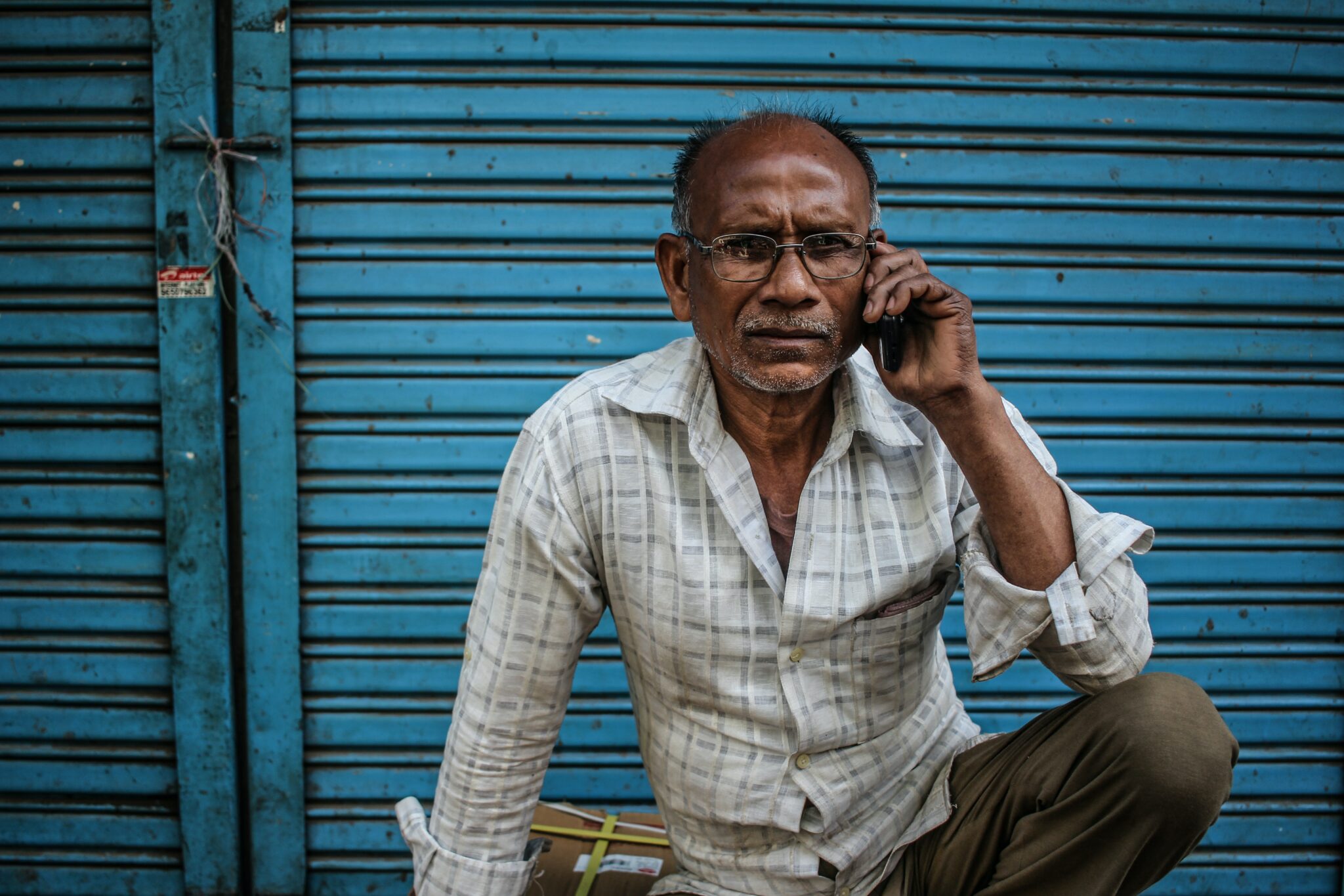 cell phone, indian man, digitisation